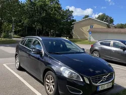 Svart Begagnad 2011 Volvo V60 Summum Kombi | 60 000 kr (Marknadspris)
