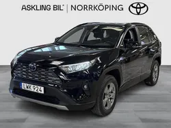 Svart Begagnad 2022 Toyota RAV4 Hybrid Active SUV | 369 000 kr (Marknadspris)