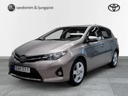 Brun Begagnad 2014 Toyota Auris Halvkombi | 99 000 kr (Marknadspris)