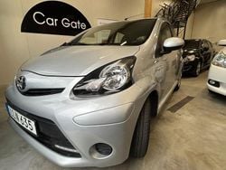 Silver Begagnad 2014 Toyota Aygo Halvkombi | 74 900 kr (Marknadspris)
