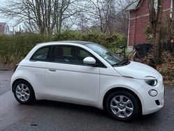 Begagnad 2022 Fiat 500e Cab | 179 900 kr (Superpris)