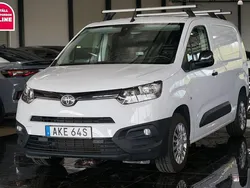 Vit Begagnad 2023 Toyota Proace City Van | 295 500 kr (Marknadspris)