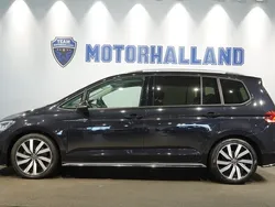 Svart Begagnad 2021 VW Touran R-line Minibuss | 299 900 kr (Marknadspris)