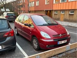 Röd Begagnad 2005 Citroën Xsara Picasso Minibuss | 3 000 kr