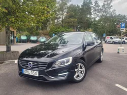 Svart Begagnad 2015 Volvo V60 Momentum Kombi | 122 000 kr (Marknadspris)