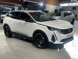 Vit Begagnad 2022 Peugeot 3008 Allure SUV | 254 900 kr (Marknadspris)