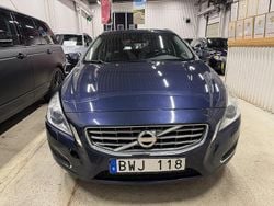 Blå Begagnad 2013 Volvo V60 Momentum Kombi | 119 500 kr (Marknadspris)