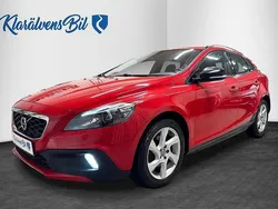 Röd Begagnad 2013 Volvo V40 CC Momentum Kombi | 119 900 kr (Marknadspris)