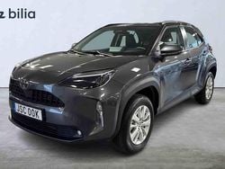 Grå Begagnad 2025 Toyota Yaris Cross SUV | 304 900 kr (Bra pris)