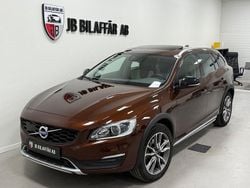 Brun Begagnad 2016 Volvo V60 CC Summum Kombi | 229 700 kr (Bra pris)