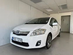 Vit Begagnad 2012 Toyota Auris Hybrid Executive Halvkombi | 89 900 kr (Marknadspris)