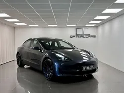 Grå Begagnad 2021 Tesla Model 3 Performance Sedan | 359 900 kr (Marknadspris)