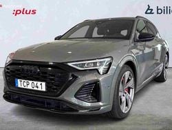 Grå Begagnad 2024 Audi Q8 e-tron SUV | 719 000 kr (Marknadspris)