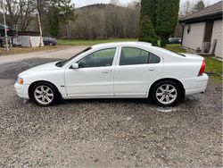 Vit Begagnad 2005 Volvo S60 Momentum Sedan | 25 000 kr (Marknadspris)
