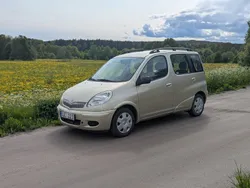 Gul Begagnad 2003 Toyota Yaris Verso Minibuss | 49 000 kr