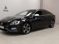 Svart Begagnad 2015 Volvo S60 R-Design Sedan | 229 500 kr (Dyr)