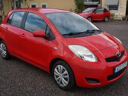 Röd Begagnad 2009 Toyota Yaris Halvkombi | 54 900 kr (Marknadspris)