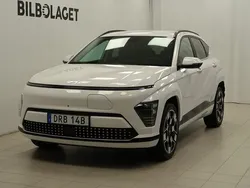 Vit Begagnad 2023 Hyundai Kona Advanced SUV | 547 400 kr (Marknadspris)