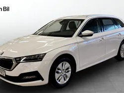 Vit Begagnad 2022 Skoda Octavia Kombi | 239 900 kr (Marknadspris)