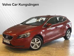 Röd Begagnad 2015 Volvo V40 Momentum Kombi | 149 900 kr (Marknadspris)