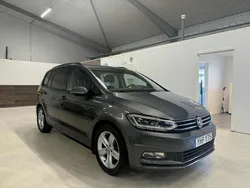 Mörkgrå Begagnad 2016 VW Touran Minibuss | 179 900 kr (Lite dyr)