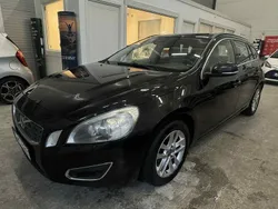 Svart Begagnad 2010 Volvo V60 Momentum Kombi | 73 900 kr (Marknadspris)