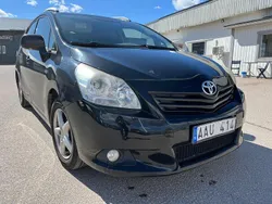 Svart Begagnad 2009 Toyota Verso Minibuss | 27 000 kr