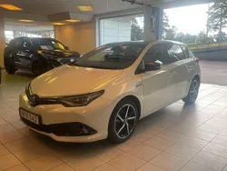 Vit Begagnad 2017 Toyota Auris Hybrid Comfort Halvkombi | 134 900 kr (Marknadspris)