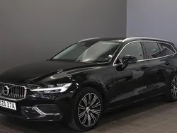 Svart Begagnad 2022 Volvo V60 Inscription Kombi | 299 000 kr (Superpris)