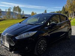 Svart Begagnad 2013 Ford Fiesta Titanium Halvkombi | 80 000 kr (Lite dyr)