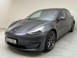 Grå Begagnad 2021 Tesla Model 3 Standard Range Sedan | 205 000 kr (Marknadspris)