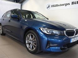Blå Begagnad 2021 BMW 330e Sport Line Kombi | 319 900 kr (Marknadspris)