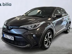 Mörkgrå (grå) Begagnad 2022 Toyota C-HR Edition SUV | 269 900 kr (Marknadspris)