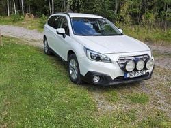 Vit Begagnad 2016 Subaru Outback SUV | 129 000 kr (Marknadspris)