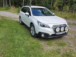 Vit Begagnad 2016 Subaru Outback SUV | 139 000 kr (Lite dyr)