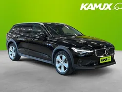 Svart Begagnad 2021 Volvo V60 CC Kombi | 249 700 kr (Marknadspris)