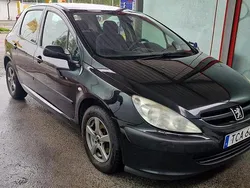 Svart Begagnad 2002 Peugeot 307 Halvkombi | 13 000 kr (Bra pris)