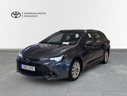 Mörkgrå (grå) Begagnad 2023 Toyota Corolla Active Kombi | 274 900 kr (Marknadspris)