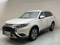 Vit Begagnad 2019 Mitsubishi Outlander Comfort Edition SUV | 189 800 kr (Marknadspris)