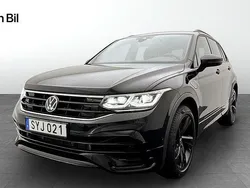 Svart (deep black pearl) Begagnad 2023 VW Tiguan R-line SUV | 419 900 kr (Dyr)