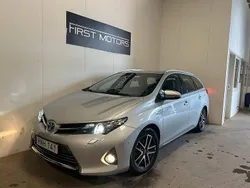 Silver Begagnad 2014 Toyota Auris Touring Sports Executive Kombi | 139 900 kr (Marknadspris)