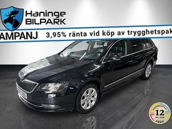 Svart Begagnad 2014 Skoda Superb Kombi | 119 900 kr (Marknadspris)