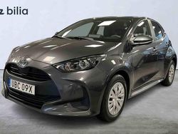 Grå Begagnad 2025 Toyota Yaris Hybrid Halvkombi | 234 800 kr