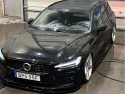 Svart Begagnad 2020 Volvo V60 R-Design Kombi | 275 000 kr (Bra pris)