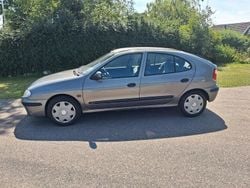 Begagnad 2002 Renault Mégane II Authentique Halvkombi | 13 500 kr (Marknadspris)