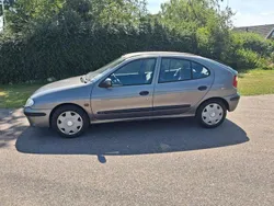 Begagnad 2002 Renault Mégane II Authentique Halvkombi | 13 500 kr (Marknadspris)