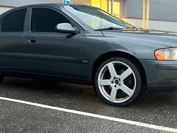 Grå Begagnad 2003 Volvo S60 Sedan | 35 000 kr
