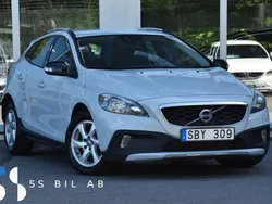 Ljusblå Begagnad 2013 Volvo V40 CC Kombi | 144 900 kr (Bra pris)