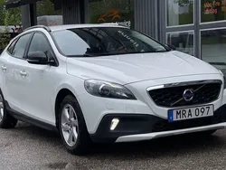 Vit Begagnad 2014 Volvo V40 CC Momentum Kombi | 129 900 kr (Marknadspris)