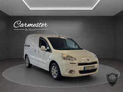 Vit Begagnad 2015 Peugeot Partner Minibuss | 49 991 kr (Marknadspris)